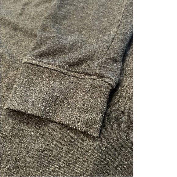 Well worn Hurley zip up sweater for men size Large (L) - Picture 7 of 7